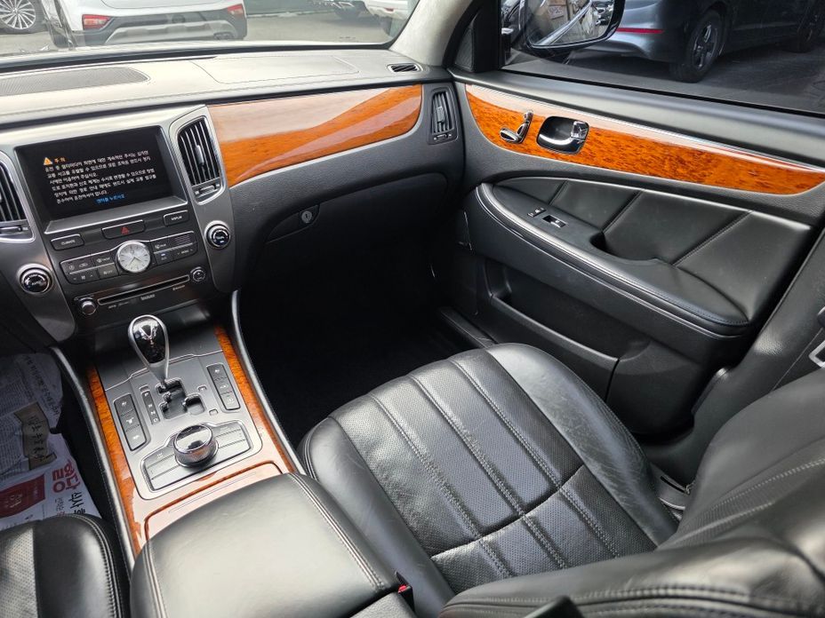 Hyundai Equus