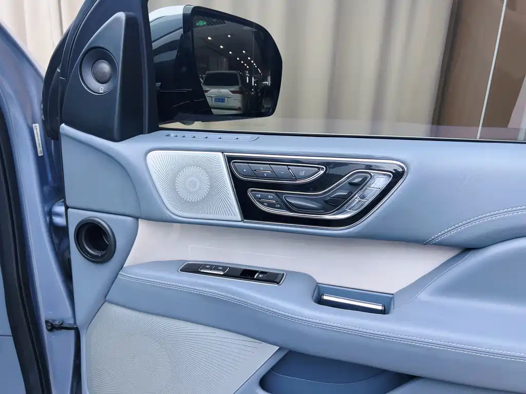 Lincoln Navigator