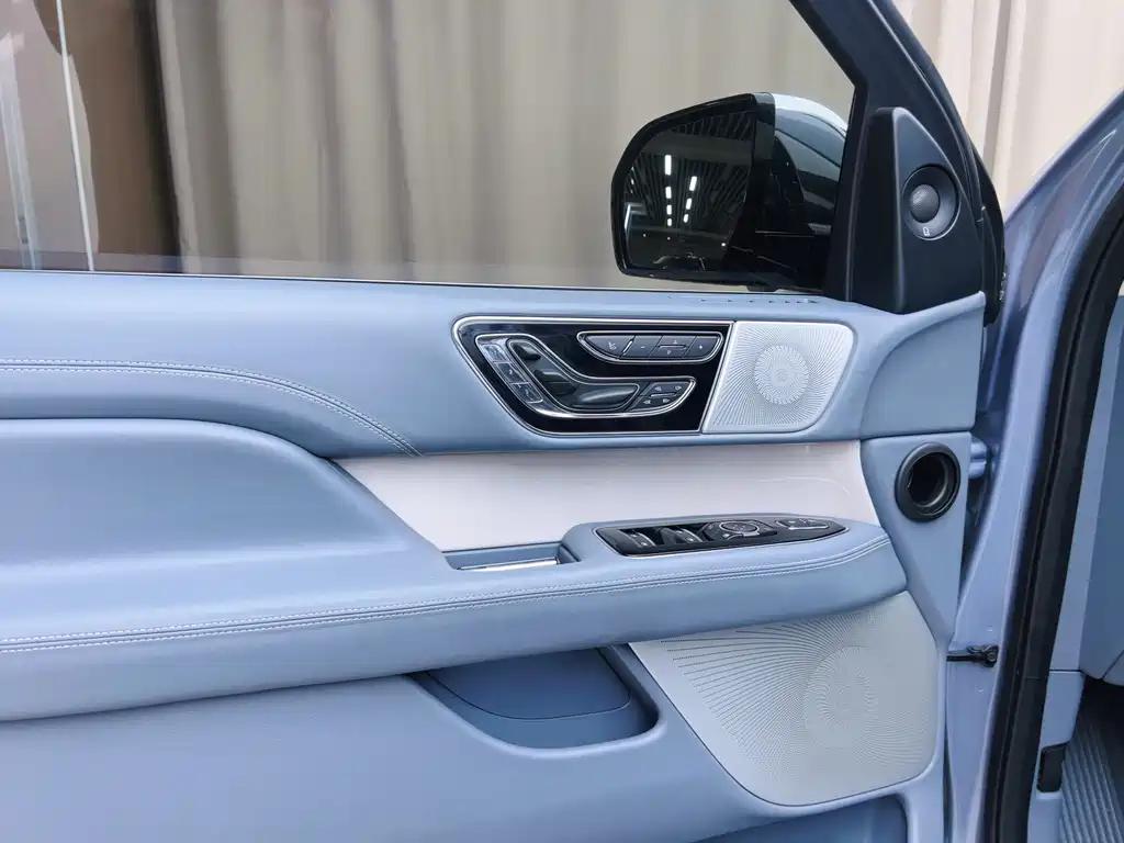 Lincoln Navigator