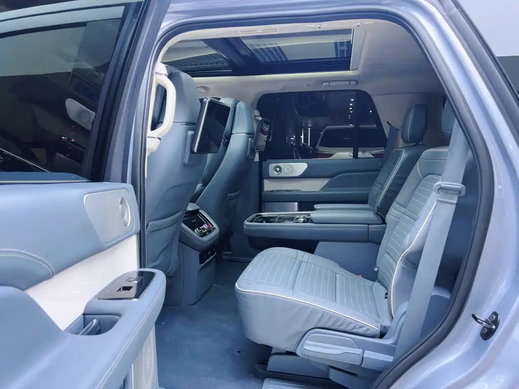 Lincoln Navigator