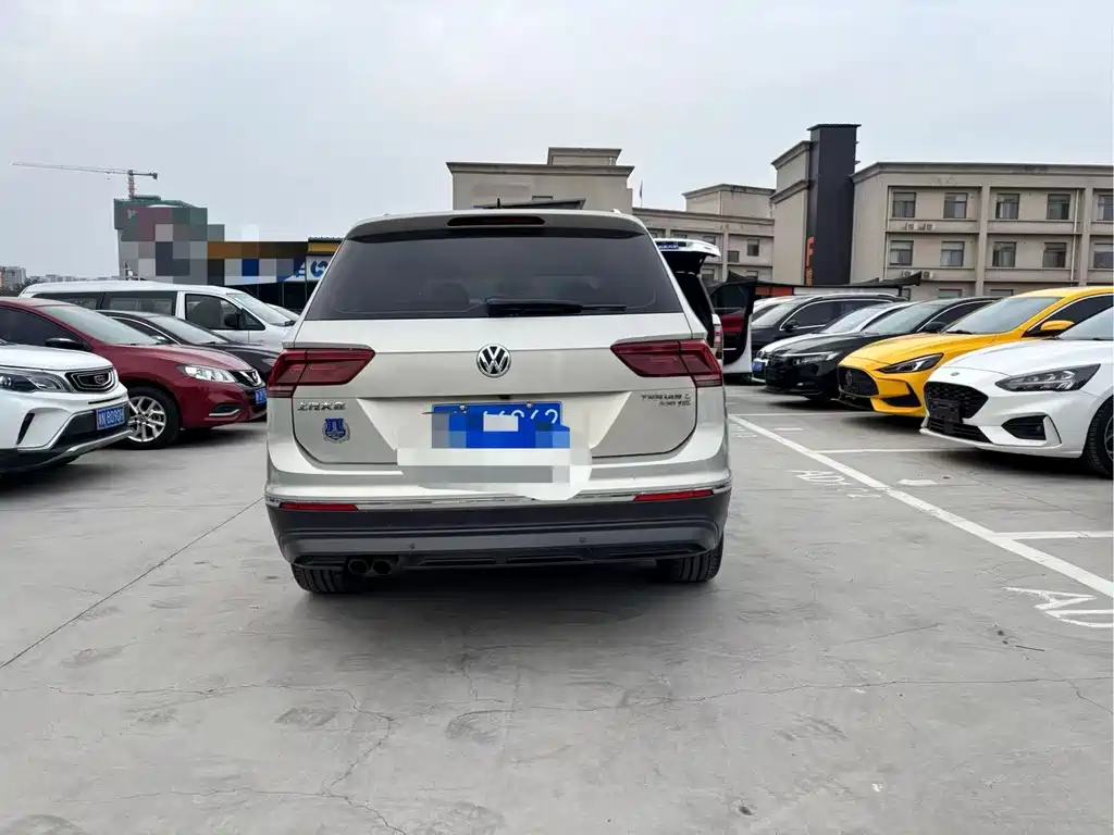 Volkswagen Tiguan L