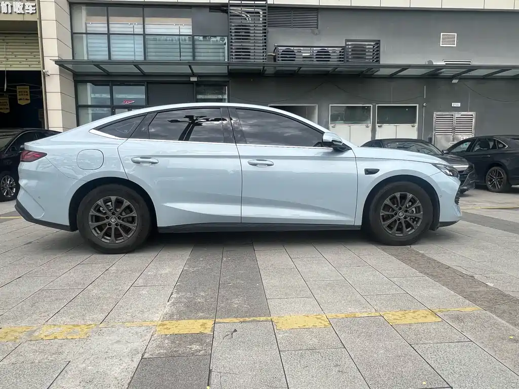 BYD Qin L
