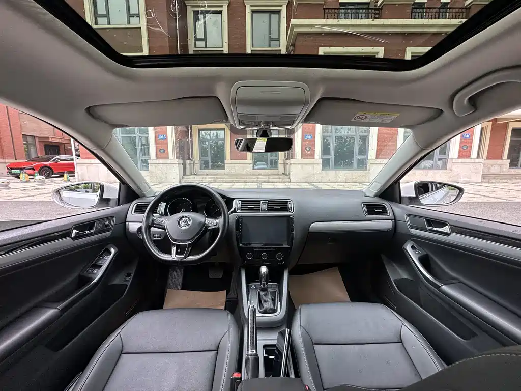 Volkswagen Sagitar