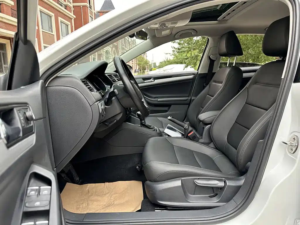 Volkswagen Sagitar
