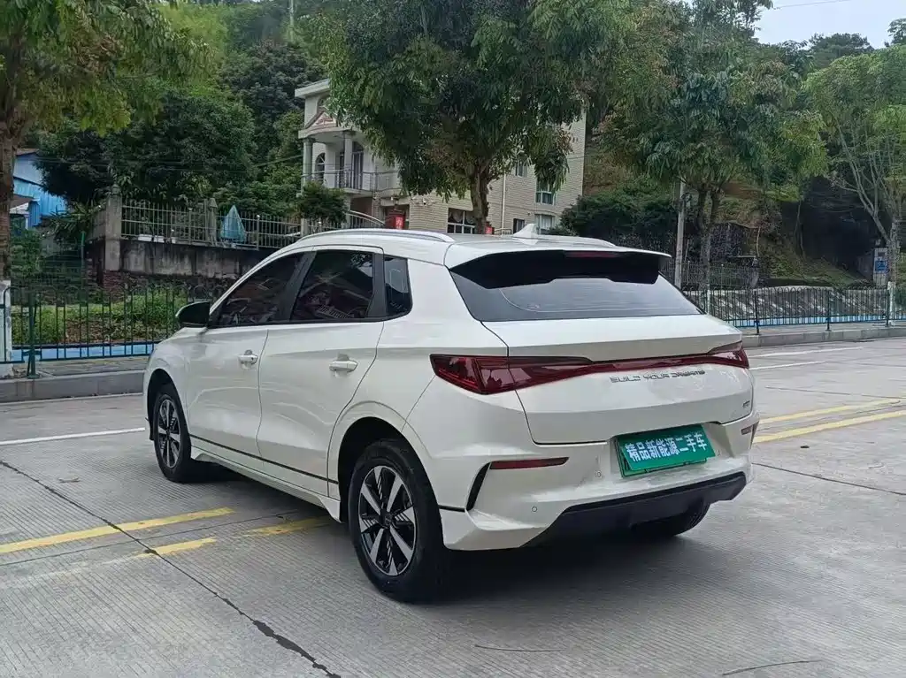 BYD e2