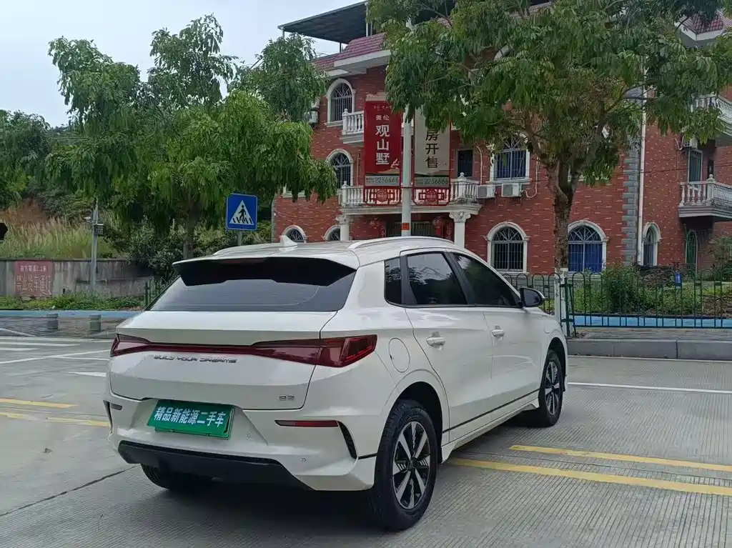 BYD e2