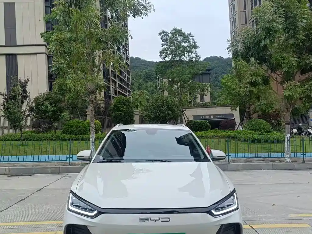 BYD e2