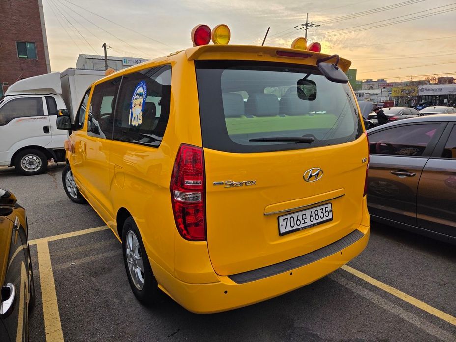 Hyundai Starex