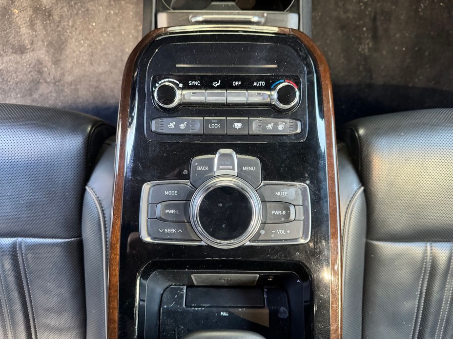 Genesis EQ900