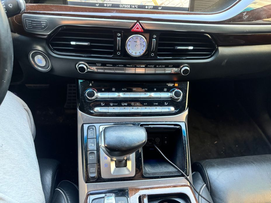 Genesis EQ900