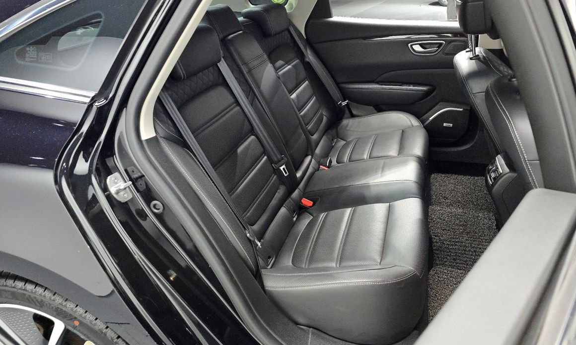 Renault SM6