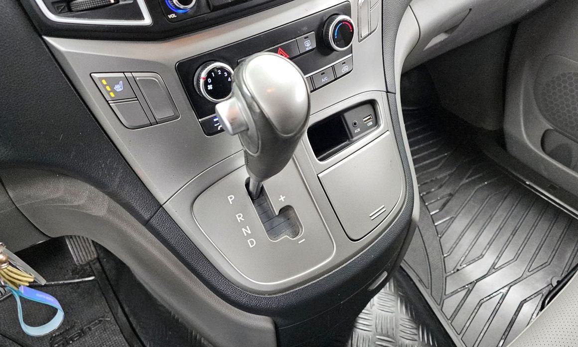 Hyundai Starex