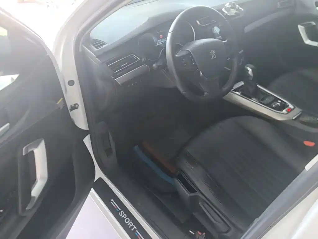 Peugeot 408