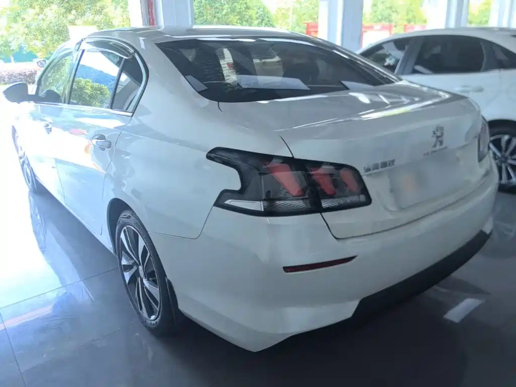 Peugeot 408