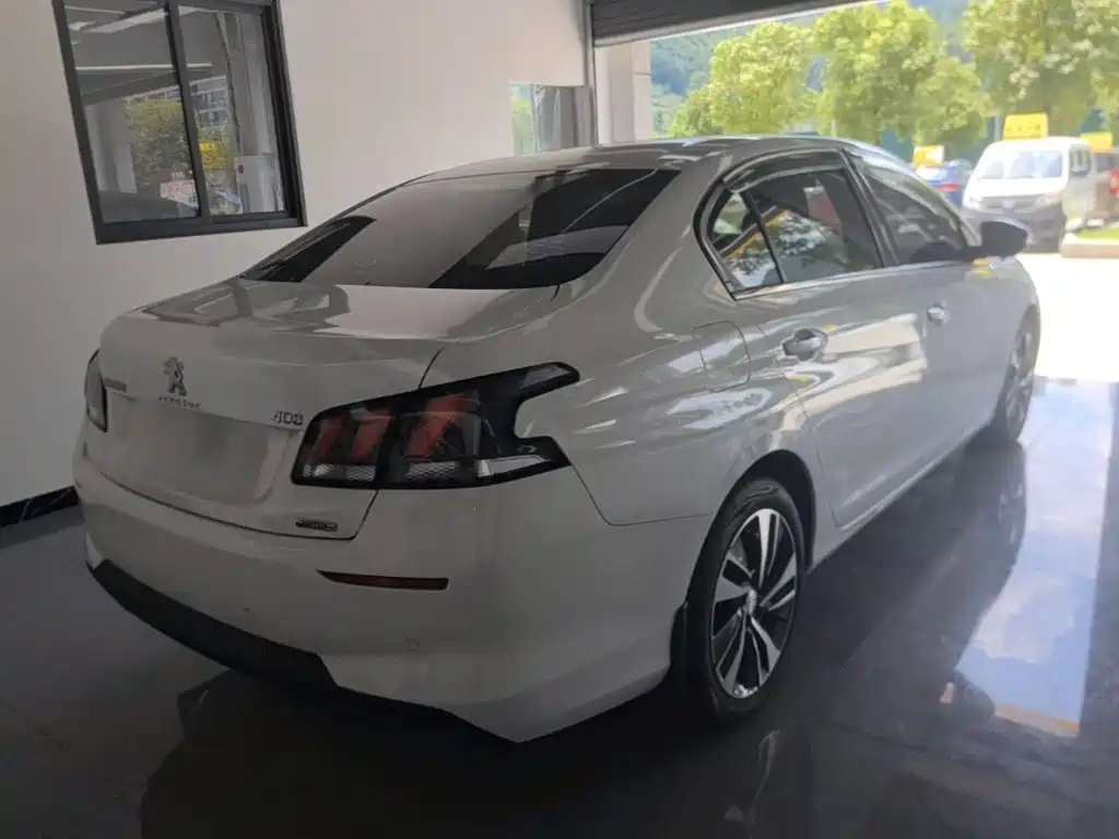 Peugeot 408