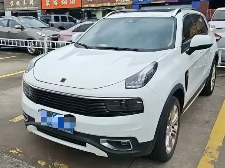 Lynk & Co 01