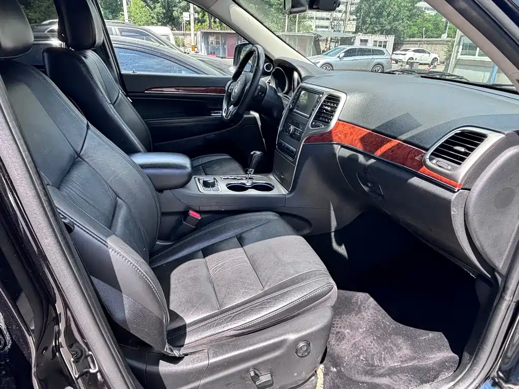 Jeep Grand Cherokee (Import)