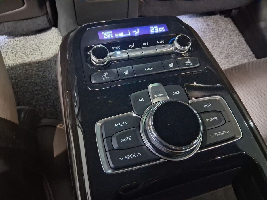 Genesis EQ900