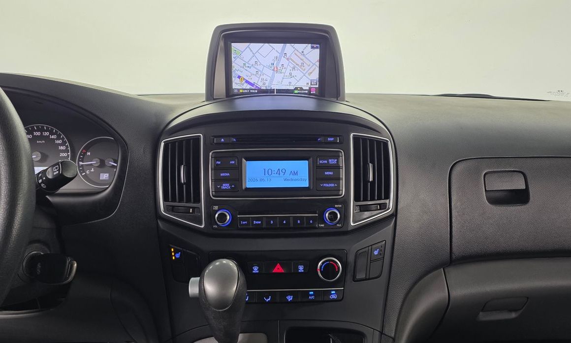 Hyundai Starex