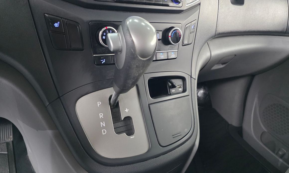 Hyundai Starex