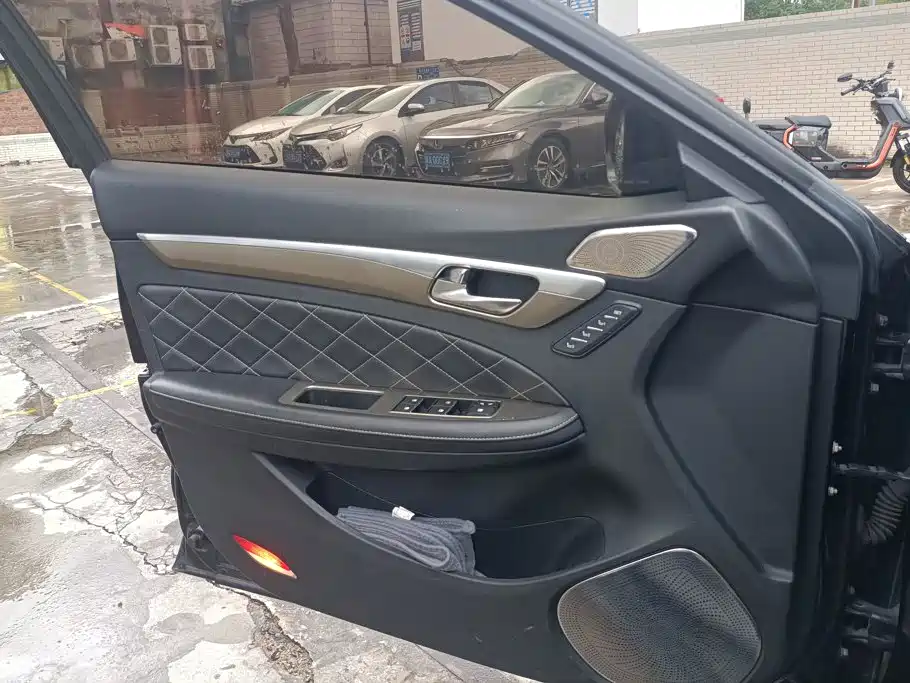 GAC Motor Trumpchi GA8