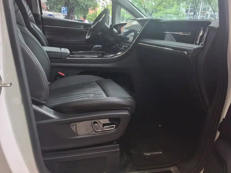 GAC Motor Trumpchi M8