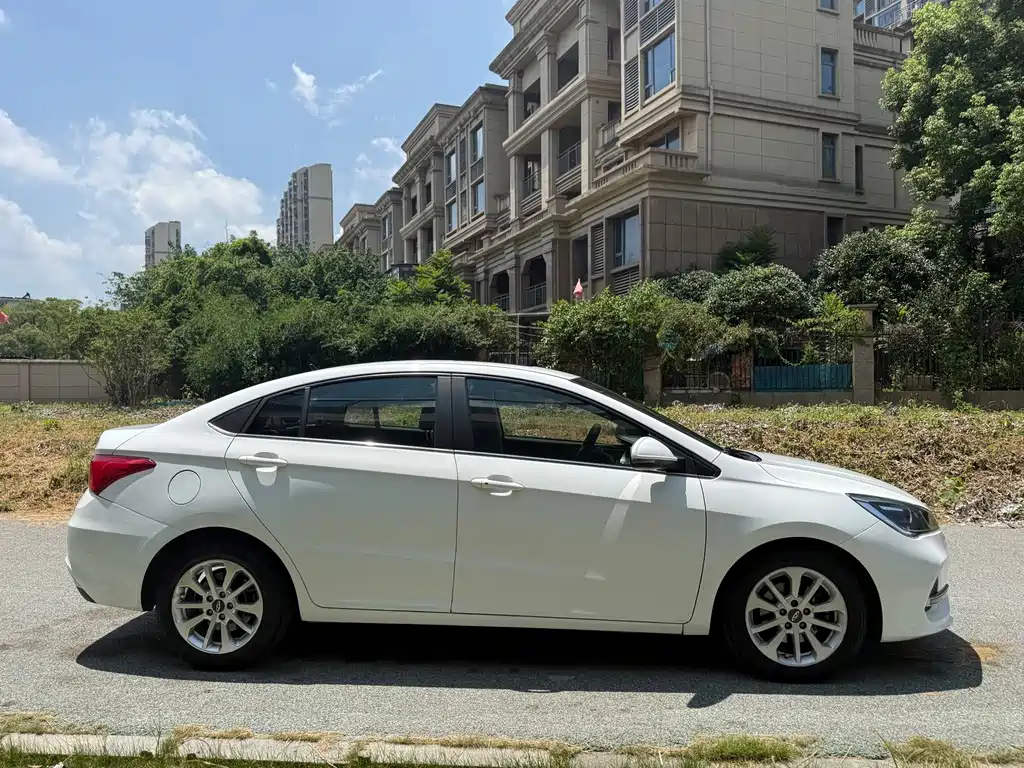 Chery Arrizo 5