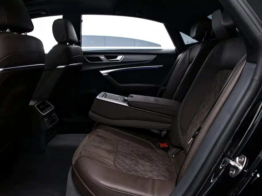 Audi A7L