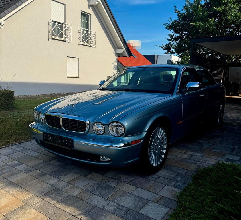 Jaguar XJ8