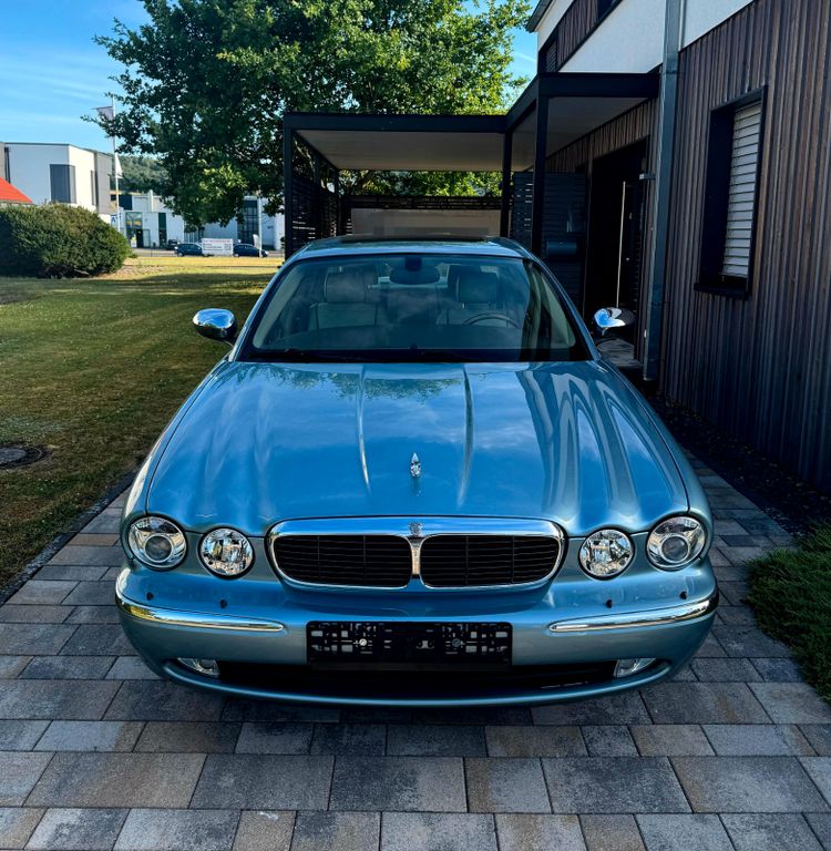 Jaguar XJ8
