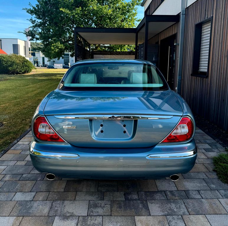 Jaguar XJ8