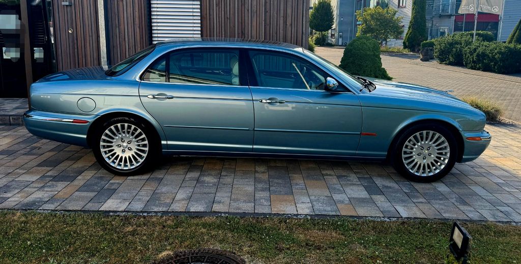 Jaguar XJ8