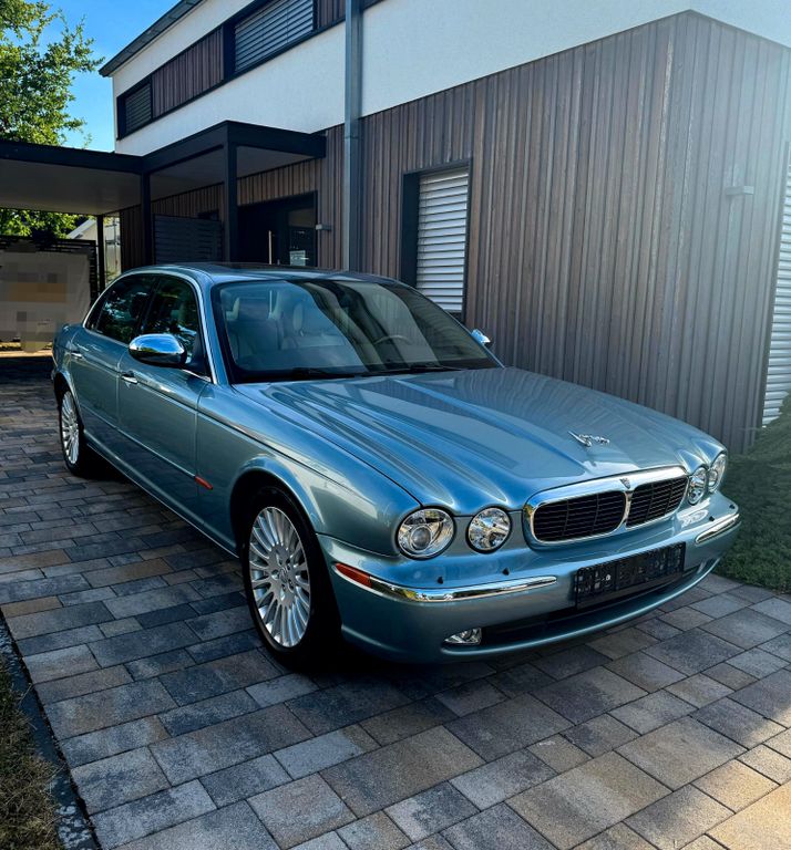 Jaguar XJ8