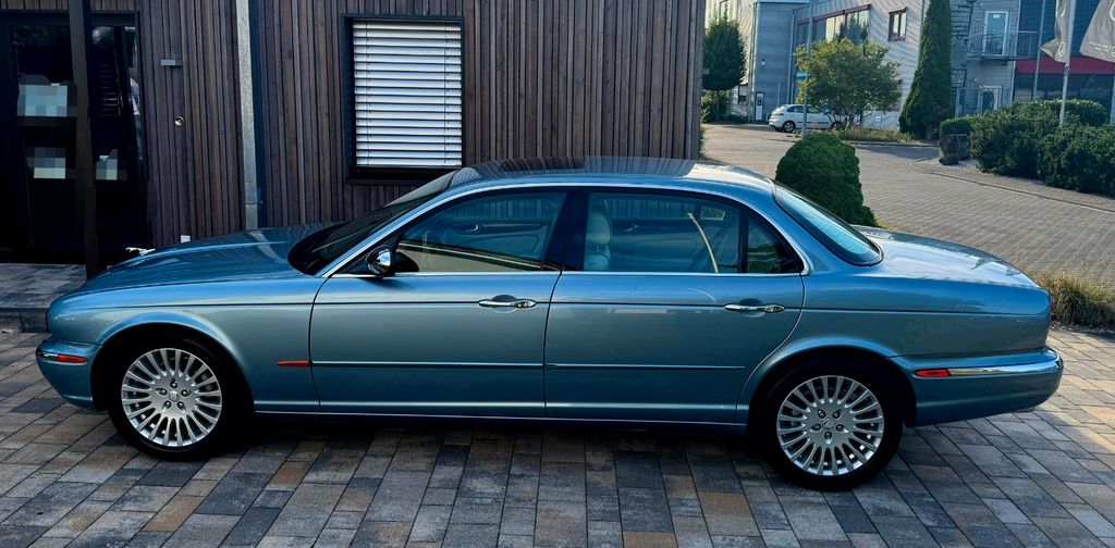 Jaguar XJ8