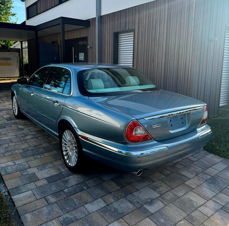 Jaguar XJ8