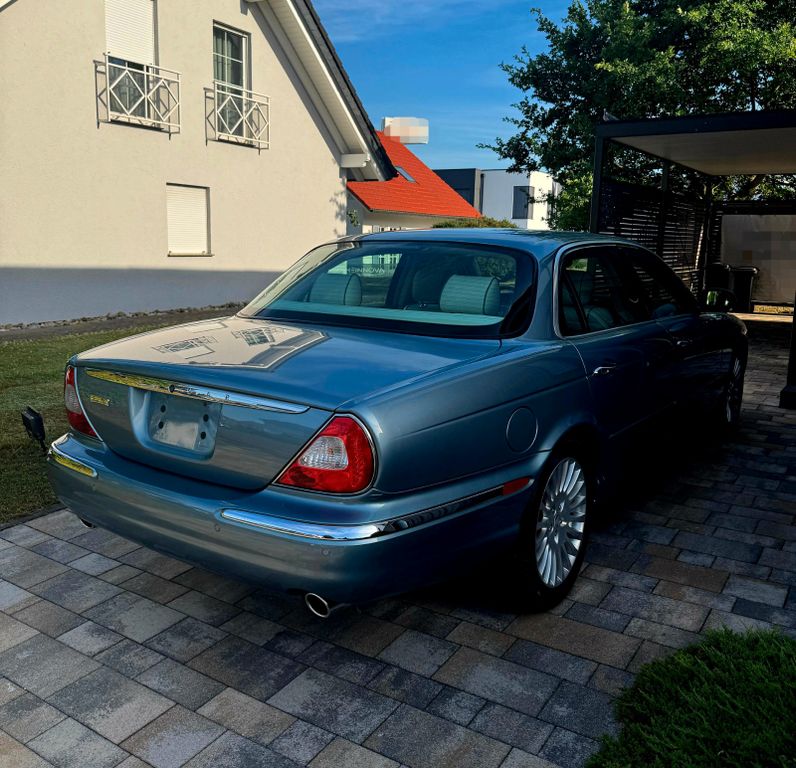Jaguar XJ8