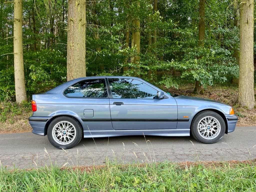 BMW 323