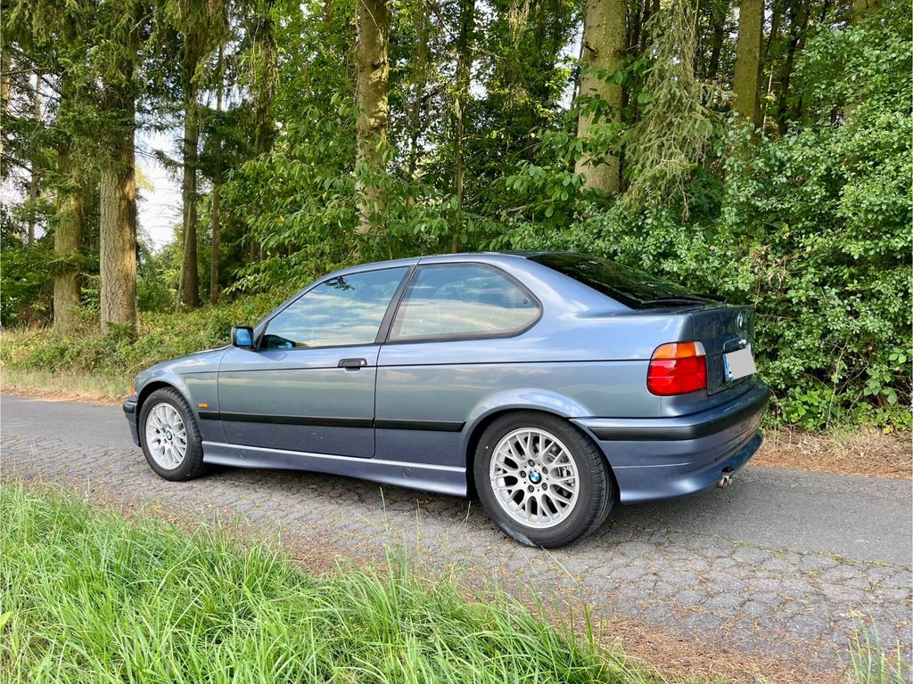 BMW 323