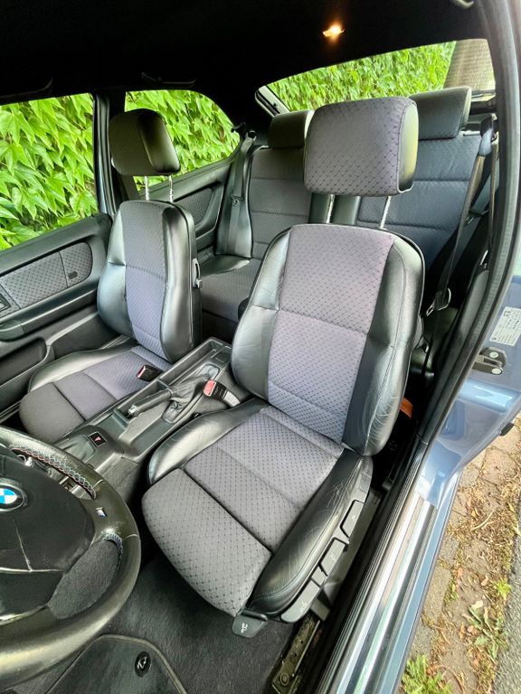BMW 323