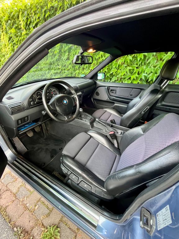 BMW 323