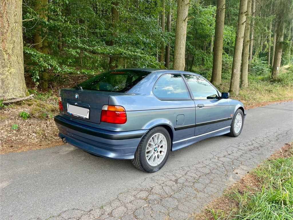 BMW 323