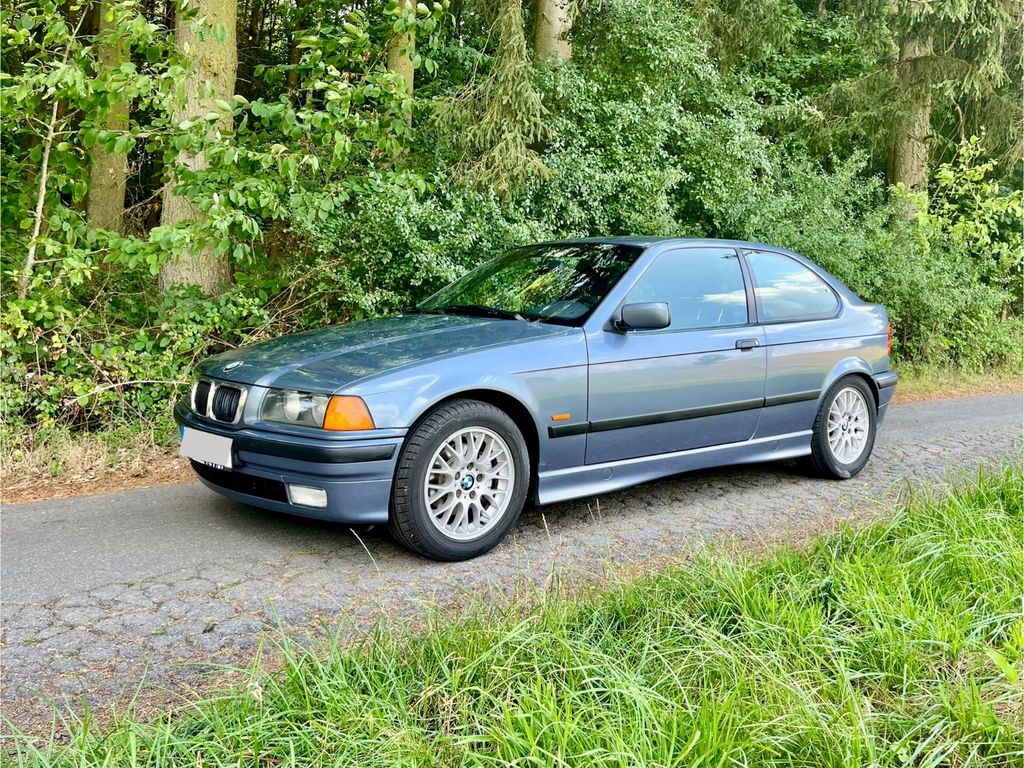 BMW 323