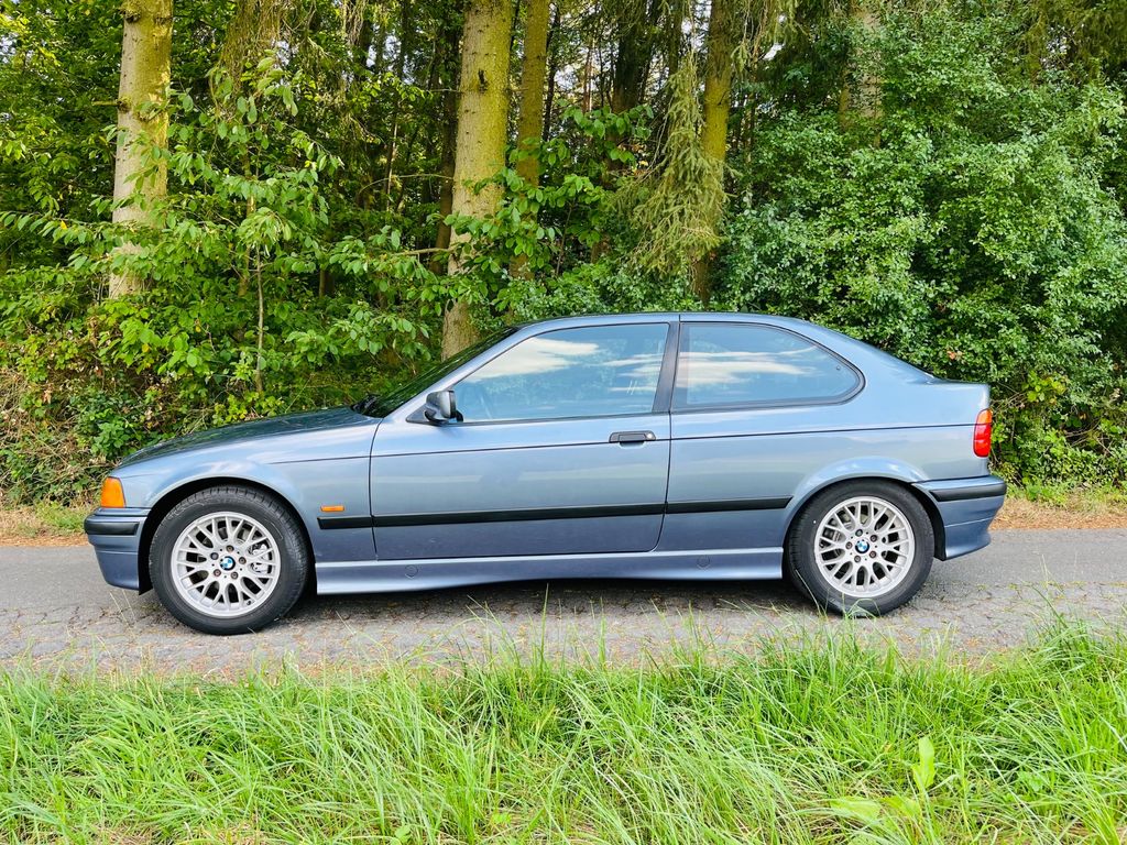 BMW 323