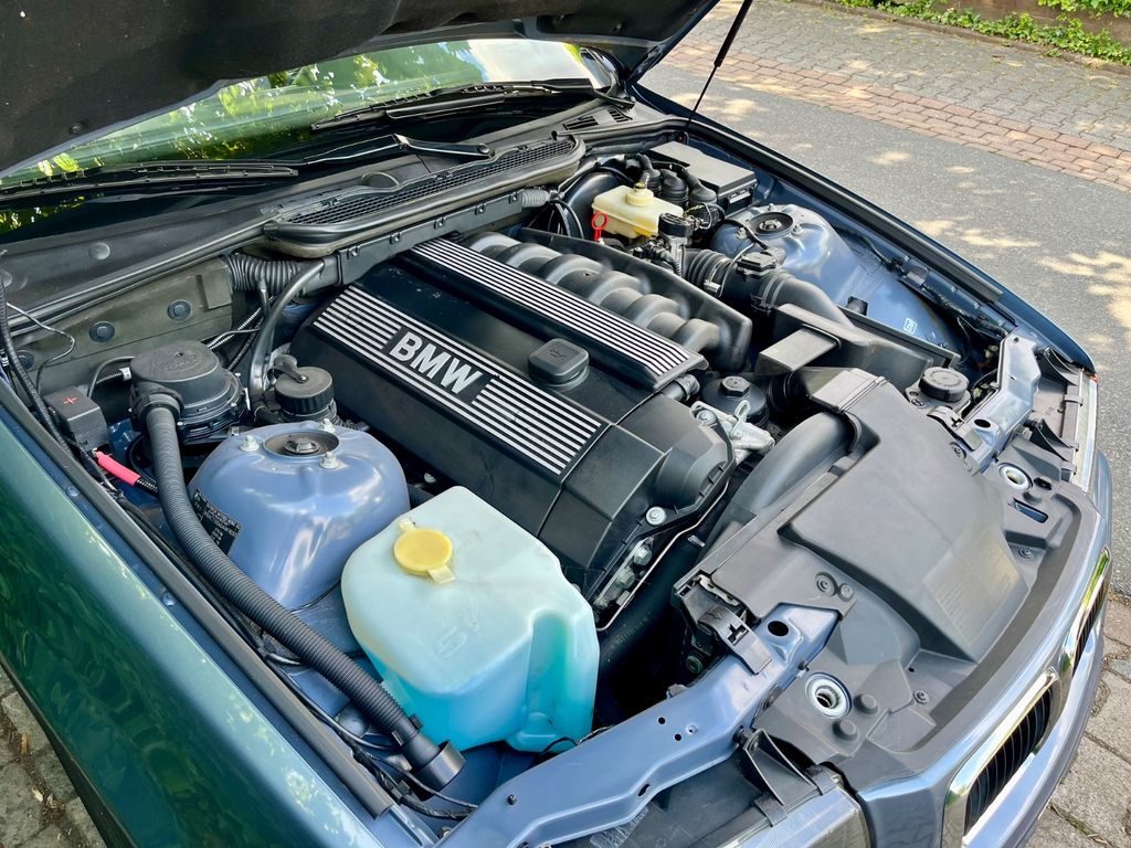 BMW 323