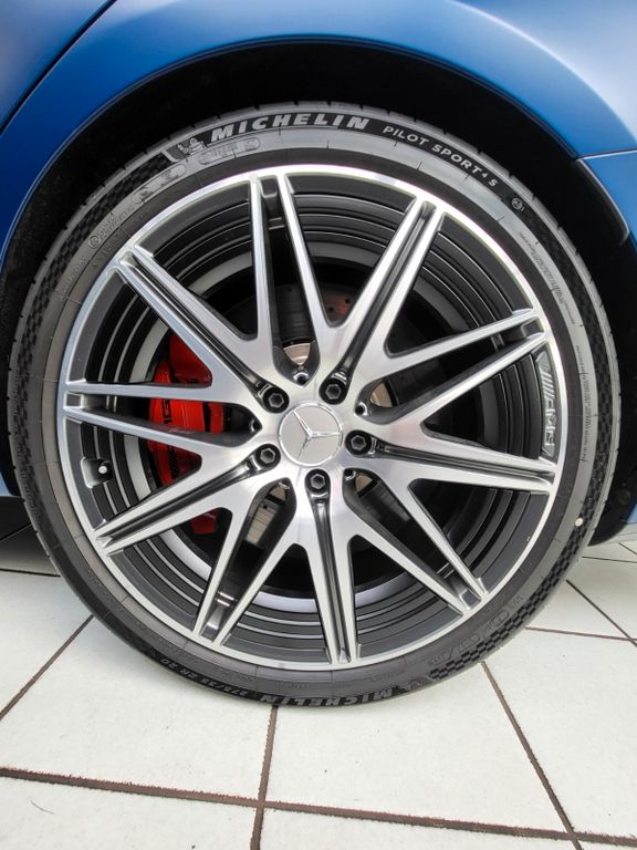 Mercedes-Benz C 63 AMG