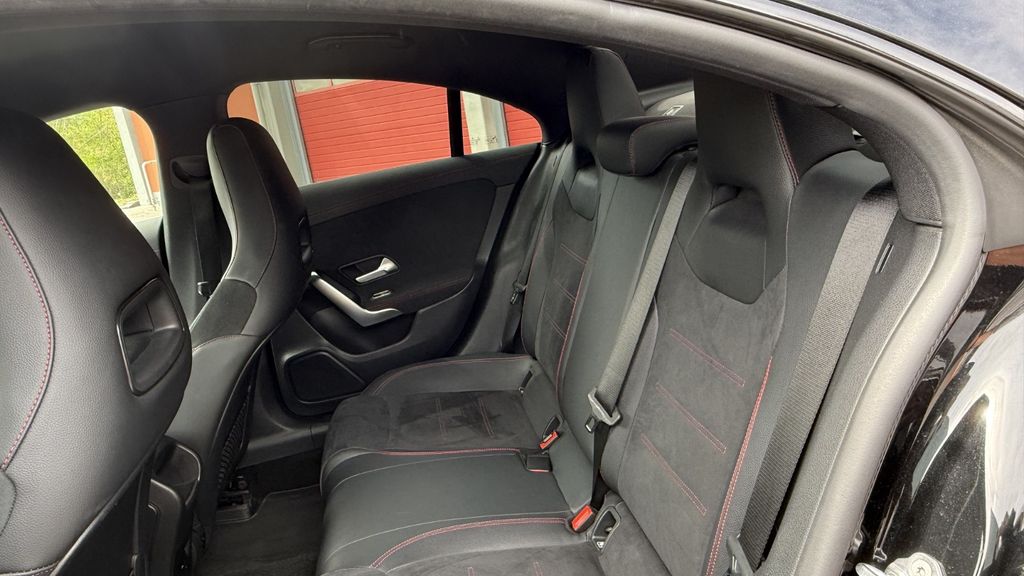 Mercedes-Benz CLA 180