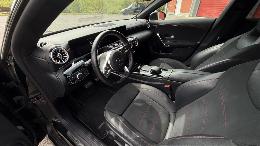 Mercedes-Benz CLA 180
