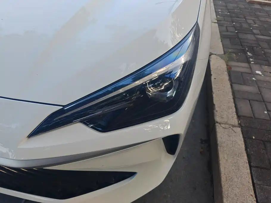 Roewe i5
