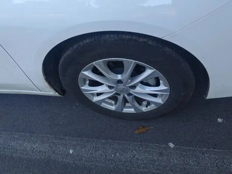 Roewe i5
