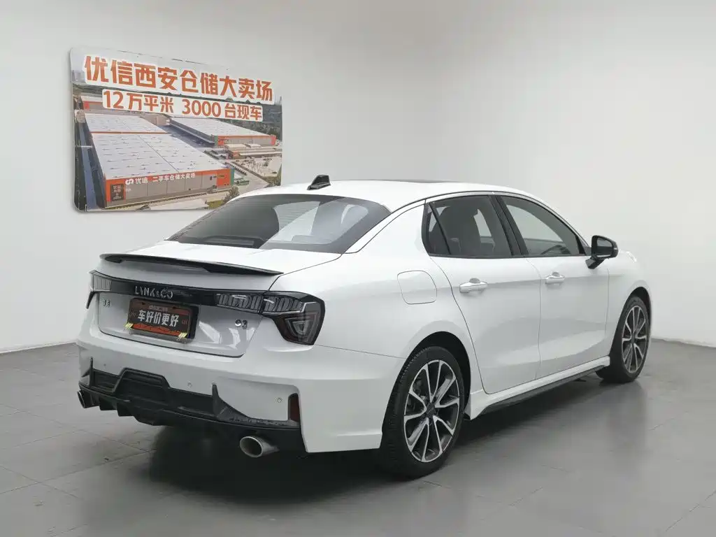 Lynk & Co 03